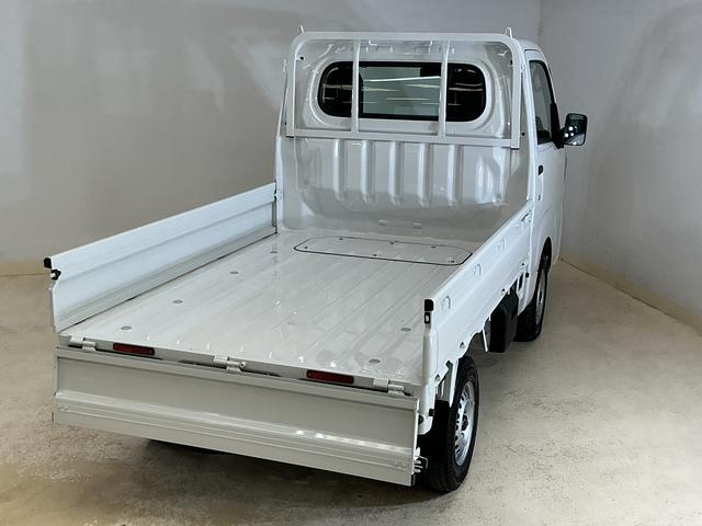 ハイゼットトラックスタンダード　ラジオデッキ　４ＷＤ　３方開　コーナーセンサーラジオデッキ　４ＷＤ　３方開　前後コーナーセンサー　オートマチックハイビーム　オートライト　横滑り防止装置　アイドリングストップ　スペアキー有り　スマアシ　マニュアルエアコン　ヘッドライトレベライザー（京都府）の中古車