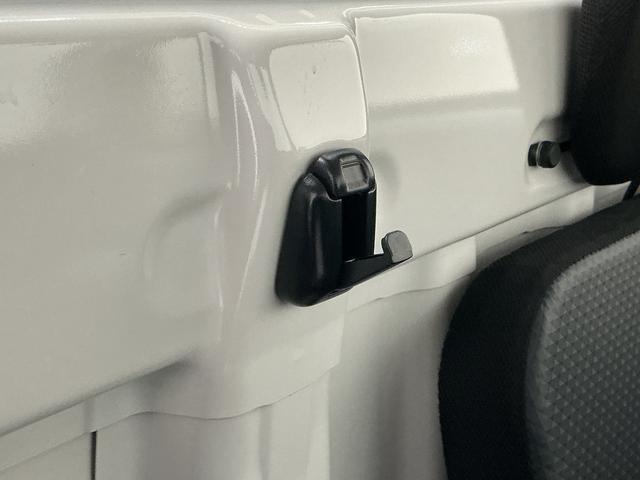 ハイゼットトラックスタンダード　ラジオデッキ　４ＷＤ　３方開　コーナーセンサーラジオデッキ　４ＷＤ　３方開　前後コーナーセンサー　オートマチックハイビーム　オートライト　横滑り防止装置　アイドリングストップ　スペアキー有り　スマアシ　マニュアルエアコン　ヘッドライトレベライザー（京都府）の中古車