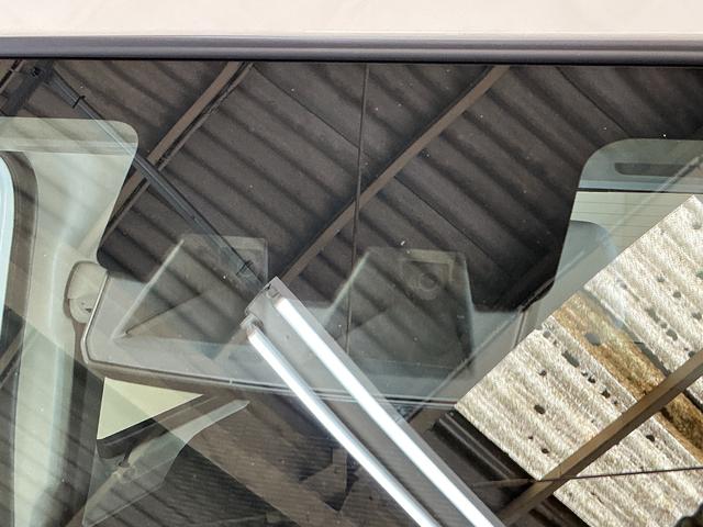 ハイゼットカーゴDX 届出済み未使用車 ラジオデッキ 前後コーナーセンサー届出済み未使用車 ラジオデッキ 前後コーナーセンサー オートマチックハイビーム オートライト キーレスエントリー スマートアシスト アイドリングストップ 横滑り防止装置 スペアキー マニュアルエアコン(京都府)の中古車