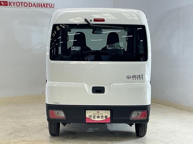 ハイゼットカーゴDX 届出済み未使用車 ラジオデッキ 前後コーナーセンサー届出済み未使用車 ラジオデッキ 前後コーナーセンサー オートマチックハイビーム オートライト キーレスエントリー スマートアシスト アイドリングストップ 横滑り防止装置 スペアキー マニュアルエアコン(京都府)の中古車