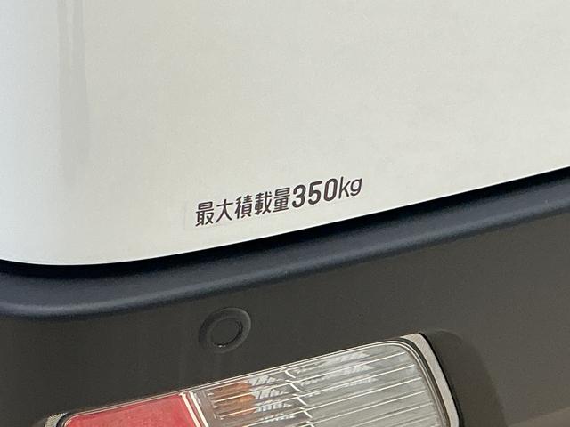 ハイゼットカーゴDX 届出済み未使用車 ラジオデッキ 前後コーナーセンサー届出済み未使用車 ラジオデッキ 前後コーナーセンサー オートマチックハイビーム オートライト キーレスエントリー スマートアシスト アイドリングストップ 横滑り防止装置 スペアキー マニュアルエアコン(京都府)の中古車