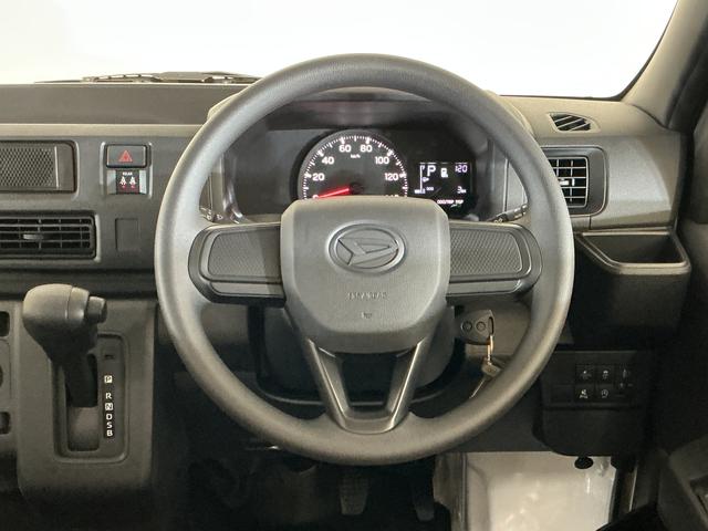 ハイゼットカーゴDX 届出済み未使用車 ラジオデッキ 前後コーナーセンサー届出済み未使用車 ラジオデッキ 前後コーナーセンサー オートマチックハイビーム オートライト キーレスエントリー スマートアシスト アイドリングストップ 横滑り防止装置 スペアキー マニュアルエアコン(京都府)の中古車