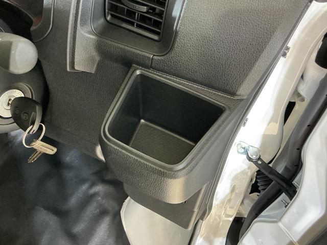 ハイゼットカーゴDX 届出済み未使用車 ラジオデッキ 前後コーナーセンサー届出済み未使用車 ラジオデッキ 前後コーナーセンサー オートマチックハイビーム オートライト キーレスエントリー スマートアシスト アイドリングストップ 横滑り防止装置 スペアキー マニュアルエアコン(京都府)の中古車