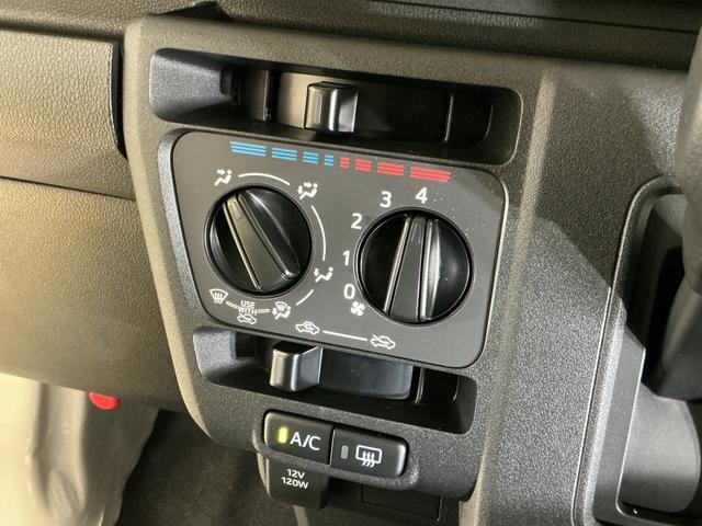 ハイゼットカーゴDX 届出済み未使用車 ラジオデッキ 前後コーナーセンサー届出済み未使用車 ラジオデッキ 前後コーナーセンサー オートマチックハイビーム オートライト キーレスエントリー スマートアシスト アイドリングストップ 横滑り防止装置 スペアキー マニュアルエアコン(京都府)の中古車