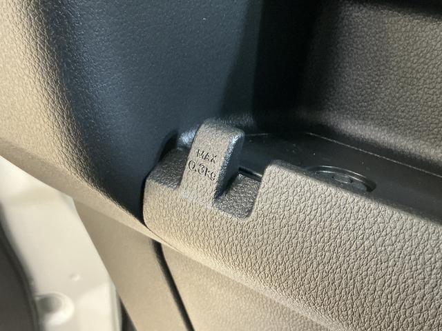 ハイゼットカーゴDX 届出済み未使用車 ラジオデッキ 前後コーナーセンサー届出済み未使用車 ラジオデッキ 前後コーナーセンサー オートマチックハイビーム オートライト キーレスエントリー スマートアシスト アイドリングストップ 横滑り防止装置 スペアキー マニュアルエアコン(京都府)の中古車