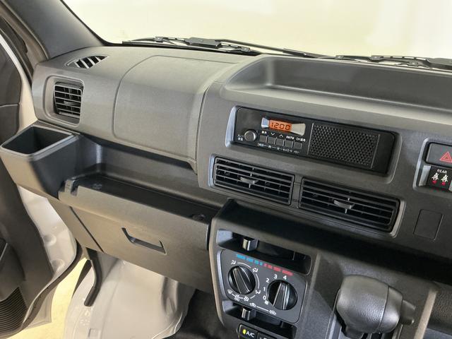ハイゼットカーゴDX 届出済み未使用車 ラジオデッキ 前後コーナーセンサー届出済み未使用車 ラジオデッキ 前後コーナーセンサー オートマチックハイビーム オートライト キーレスエントリー スマートアシスト アイドリングストップ 横滑り防止装置 スペアキー マニュアルエアコン(京都府)の中古車