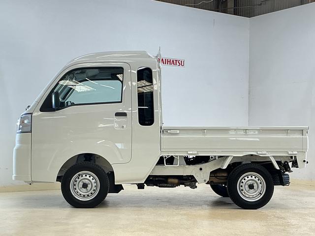 ハイゼットトラックジャンボスタンダード 切替式4WD ラジオデッキ 3方開切替式4WD ラジオデッキ 3方開 前後コーナーセンサー オートマチックハイビーム オートライト スペアキー有り アイドリングストップ 横滑り防止装置 マニュアルエアコン ヘッドライトレベライザー(京都府)の中古車