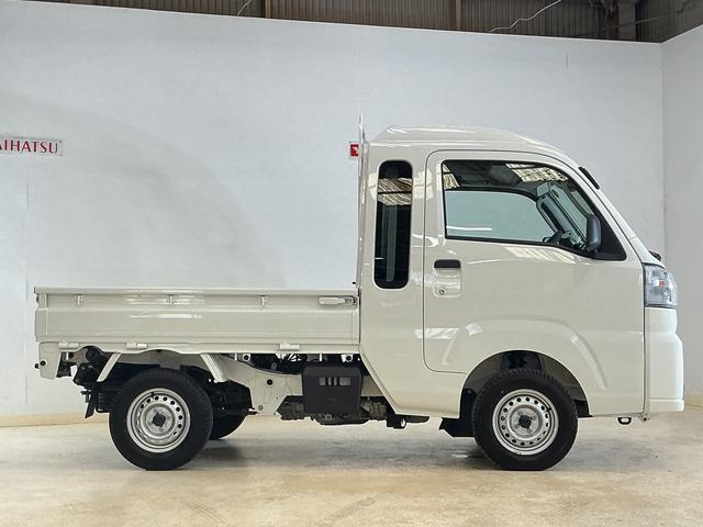 ハイゼットトラックジャンボスタンダード 切替式4WD ラジオデッキ 3方開切替式4WD ラジオデッキ 3方開 前後コーナーセンサー オートマチックハイビーム オートライト スペアキー有り アイドリングストップ 横滑り防止装置 マニュアルエアコン ヘッドライトレベライザー(京都府)の中古車
