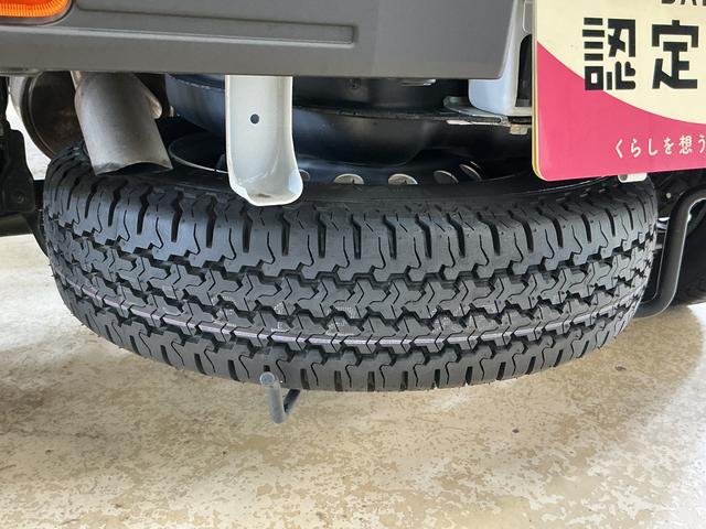 ハイゼットトラックジャンボスタンダード 切替式4WD ラジオデッキ 3方開切替式4WD ラジオデッキ 3方開 前後コーナーセンサー オートマチックハイビーム オートライト スペアキー有り アイドリングストップ 横滑り防止装置 マニュアルエアコン ヘッドライトレベライザー(京都府)の中古車