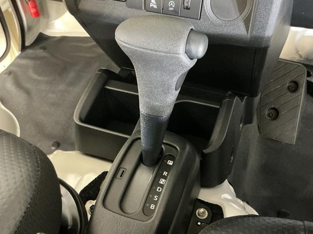 ハイゼットトラックジャンボスタンダード 切替式4WD ラジオデッキ 3方開切替式4WD ラジオデッキ 3方開 前後コーナーセンサー オートマチックハイビーム オートライト スペアキー有り アイドリングストップ 横滑り防止装置 マニュアルエアコン ヘッドライトレベライザー(京都府)の中古車