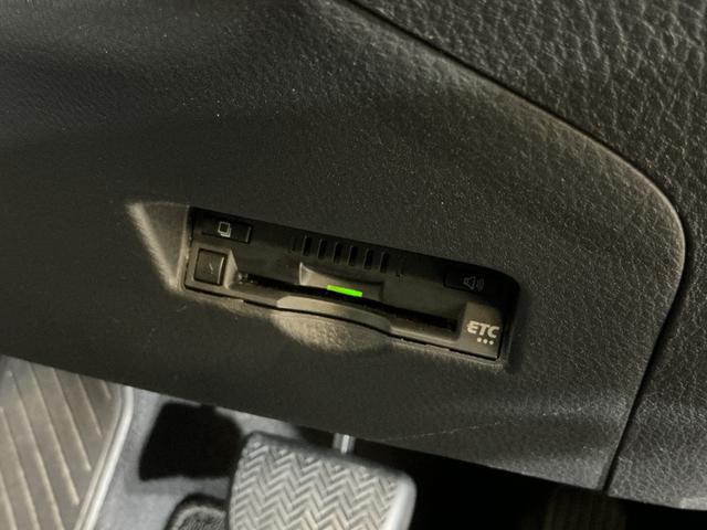 Ｃ−ＨＲＧ　ナビ　前後カメラ　ＥＴＣ　クルーズコントロール　２ＷＤナビ　前後カメラ　ＥＴＣ　クルーズコントロール　プッシュボタンエンジンスタート　フルセグチューナー　ブルートゥース対応　アルミホイール　ＬＥＤヘッドライト　オートライト　シートヒーター　ＡＢＳ（京都府）の中古車