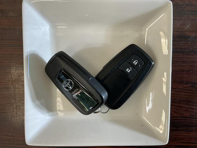 Ｃ−ＨＲＧ　ナビ　前後カメラ　ＥＴＣ　クルーズコントロール　２ＷＤナビ　前後カメラ　ＥＴＣ　クルーズコントロール　プッシュボタンエンジンスタート　フルセグチューナー　ブルートゥース対応　アルミホイール　ＬＥＤヘッドライト　オートライト　シートヒーター　ＡＢＳ（京都府）の中古車