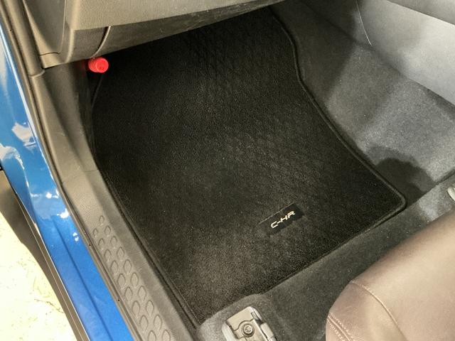Ｃ−ＨＲＧ　ナビ　前後カメラ　ＥＴＣ　クルーズコントロール　２ＷＤナビ　前後カメラ　ＥＴＣ　クルーズコントロール　プッシュボタンエンジンスタート　フルセグチューナー　ブルートゥース対応　アルミホイール　ＬＥＤヘッドライト　オートライト　シートヒーター　ＡＢＳ（京都府）の中古車