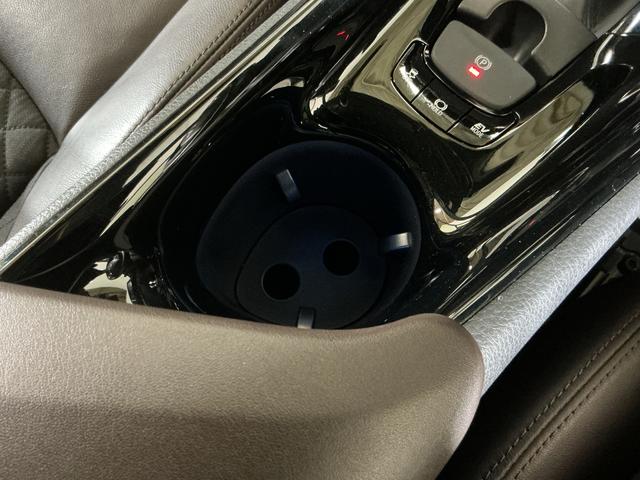 Ｃ−ＨＲＧ　ナビ　前後カメラ　ＥＴＣ　クルーズコントロール　２ＷＤナビ　前後カメラ　ＥＴＣ　クルーズコントロール　プッシュボタンエンジンスタート　フルセグチューナー　ブルートゥース対応　アルミホイール　ＬＥＤヘッドライト　オートライト　シートヒーター　ＡＢＳ（京都府）の中古車