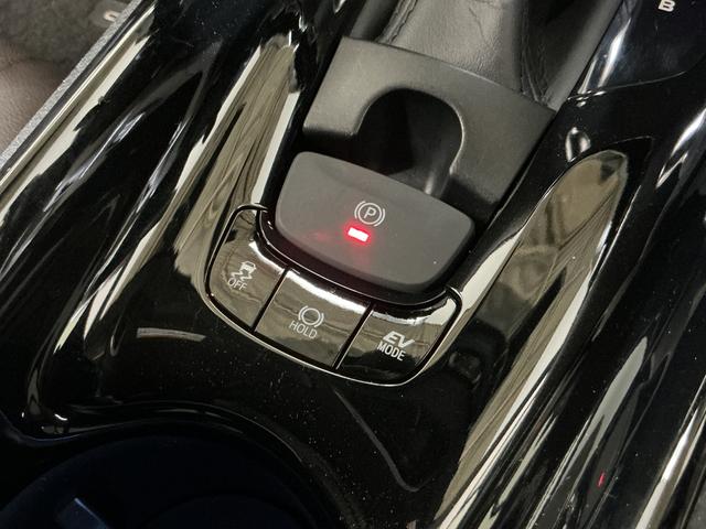 Ｃ−ＨＲＧ　ナビ　前後カメラ　ＥＴＣ　クルーズコントロール　２ＷＤナビ　前後カメラ　ＥＴＣ　クルーズコントロール　プッシュボタンエンジンスタート　フルセグチューナー　ブルートゥース対応　アルミホイール　ＬＥＤヘッドライト　オートライト　シートヒーター　ＡＢＳ（京都府）の中古車