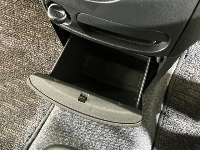 シエンタＤＩＣＥ　ナビ　バックカメラ　ＥＴＣ　ワンセグチューナーナビ　バックカメラ　ＥＴＣ　ワンセグチューナー　キーレスリモコン　マニュアルエアコン　社外アルミホイール　カーペットマット　電動格納式ドアミラー　フォグランプ　パワステ　２ＷＤ　パワーウィンドウ（京都府）の中古車