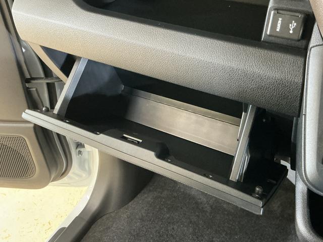 ムーヴＧ　届出済み未使用車　９インチディスプレイオーディオ　ＵＳＢ届出済み未使用車　９インチディスプレイオーディオ　バックカメラ　片側電動スライドドア　ワイヤレス充電　前後コーナーセンサー　電子パーキング　オートマチックハイビーム　Ｂｌｕｅｔｏｏｔｈ　ＵＳＢ接続（京都府）の中古車