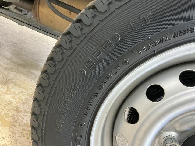 ハイゼットトラックスタンダードＳＡIIIｔ　４ＷＤ　ＬＥＤヘッドライトワンオーナー　４ＷＤ　スマートアシストＩＩＩｔ　ＡＭ／ＦＭチューナー　マニュアルエアコン　スチールホイール　ラバーマット　ＥＴＣ　テールゲートチェーン　運転席エアバッグ　パワステ　ＬＥＤヘッドライト（京都府）の中古車