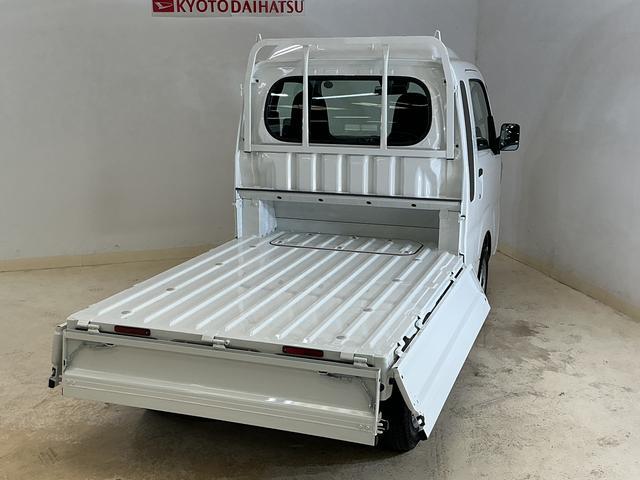 ハイゼットトラックジャンボスタンダード 4WD スマートアシスト オートライト4WD スマートアシスト オートライト マニュアルエアコン スチールホイール オートハイビーム AM/FMチューナー コーナーセンサー テールゲートチェーン アイドリングストップ ABS(京都府)の中古車