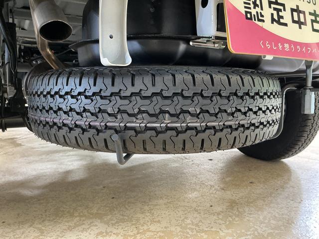 ハイゼットトラックジャンボスタンダード 4WD スマートアシスト オートライト4WD スマートアシスト オートライト マニュアルエアコン スチールホイール オートハイビーム AM/FMチューナー コーナーセンサー テールゲートチェーン アイドリングストップ ABS(京都府)の中古車
