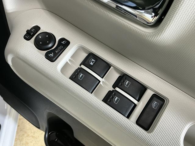 ムーヴキャンバスストライプスG バックカメラ 両側電動スライドドア スマアシバックカメラ 両側電動スライドドア ホットカップホルダー シートヒーター 前後コーナーセンサー 電子パーキング オートマチックハイビーム オートブレーキホールド USBチャージャー スマートキー(京都府)の中古車