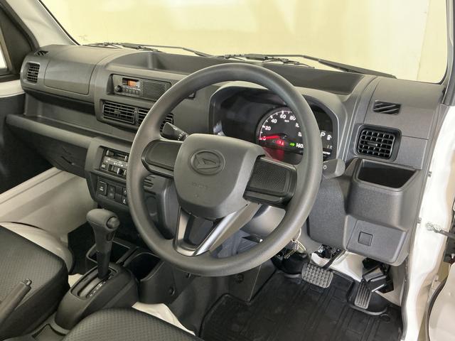 ハイゼットトラックスタンダード 切替式4WD ラジオデッキ コーナーセンサー切替式4WD ラジオデッキ 前後コーナーセンサー オートマチックハイビーム 3方開 オートライト 横滑り防止装置 アイドリングストップ マニュアルエアコン 12V電源ソケット ラバーマット スマアシ(京都府)の中古車
