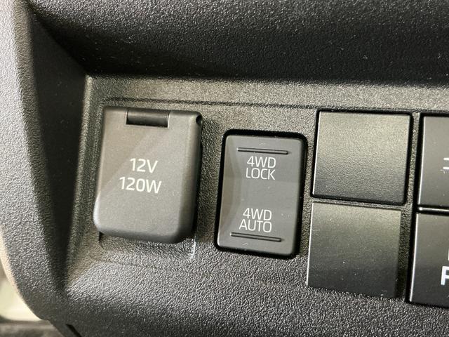 ハイゼットトラックスタンダード 切替式4WD ラジオデッキ コーナーセンサー切替式4WD ラジオデッキ 前後コーナーセンサー オートマチックハイビーム 3方開 オートライト 横滑り防止装置 アイドリングストップ マニュアルエアコン 12V電源ソケット ラバーマット スマアシ(京都府)の中古車