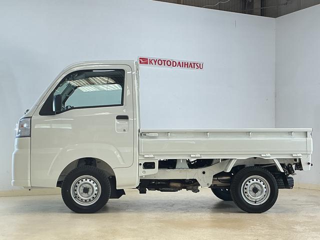 ハイゼットトラックスタンダード 切替式4WD ラジオデッキ コーナーセンサー切替式4WD ラジオデッキ 前後コーナーセンサー オートマチックハイビーム 3方開 オートライト 横滑り防止装置 アイドリングストップ マニュアルエアコン 12V電源ソケット ラバーマット スマアシ(京都府)の中古車