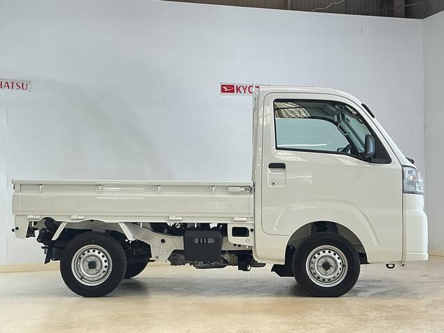 ハイゼットトラックスタンダード 切替式4WD ラジオデッキ コーナーセンサー切替式4WD ラジオデッキ 前後コーナーセンサー オートマチックハイビーム 3方開 オートライト 横滑り防止装置 アイドリングストップ マニュアルエアコン 12V電源ソケット ラバーマット スマアシ(京都府)の中古車