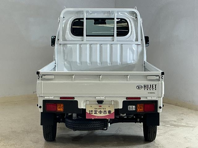 ハイゼットトラックスタンダード 切替式4WD ラジオデッキ コーナーセンサー切替式4WD ラジオデッキ 前後コーナーセンサー オートマチックハイビーム 3方開 オートライト 横滑り防止装置 アイドリングストップ マニュアルエアコン 12V電源ソケット ラバーマット スマアシ(京都府)の中古車