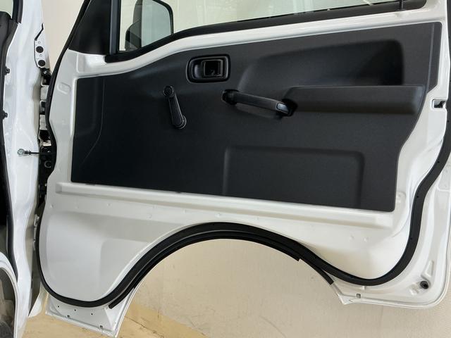 ハイゼットトラックスタンダード 切替式4WD ラジオデッキ コーナーセンサー切替式4WD ラジオデッキ 前後コーナーセンサー オートマチックハイビーム 3方開 オートライト 横滑り防止装置 アイドリングストップ マニュアルエアコン 12V電源ソケット ラバーマット スマアシ(京都府)の中古車