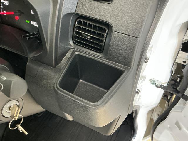 ハイゼットトラックスタンダード 切替式4WD ラジオデッキ コーナーセンサー切替式4WD ラジオデッキ 前後コーナーセンサー オートマチックハイビーム 3方開 オートライト 横滑り防止装置 アイドリングストップ マニュアルエアコン 12V電源ソケット ラバーマット スマアシ(京都府)の中古車