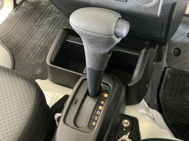 ハイゼットトラックスタンダード 切替式4WD ラジオデッキ コーナーセンサー切替式4WD ラジオデッキ 前後コーナーセンサー オートマチックハイビーム 3方開 オートライト 横滑り防止装置 アイドリングストップ マニュアルエアコン 12V電源ソケット ラバーマット スマアシ(京都府)の中古車