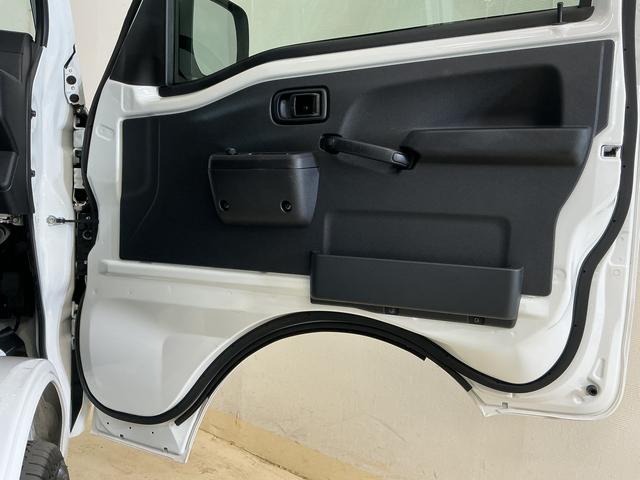 ハイゼットトラックＥＸＴ　切替式４ＷＤ　３方開　荷台作業灯　コーナーセンサー切替式４ＷＤ　３方開　荷台作業灯　コーナーセンサー　オートマチックハイビーム　スマートキー　スマートアシスト　オートライト　フォグライト　アイドリングストップ　横滑り防止装置　盗難防止装置　スペアキー（京都府）の中古車