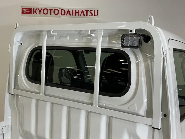 ハイゼットトラックＥＸＴ　切替式４ＷＤ　３方開　荷台作業灯　コーナーセンサー切替式４ＷＤ　３方開　荷台作業灯　コーナーセンサー　オートマチックハイビーム　スマートキー　スマートアシスト　オートライト　フォグライト　アイドリングストップ　横滑り防止装置　盗難防止装置　スペアキー（京都府）の中古車
