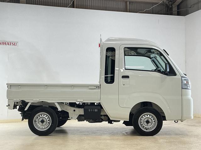 ハイゼットトラックジャンボスタンダード 切替式4WD ラジオデッキ 3方開切替式4WD CVT ラジオ 3方開 前後コーナーセンサー オートマチックハイビーム スマアシ オートライト アイドリングストップ 横滑り防止装置 スペアキー有り マニュアルエアコン ラバーマット(京都府)の中古車