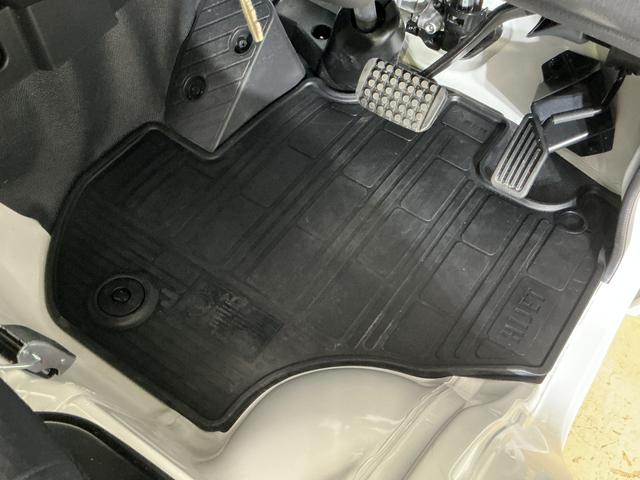ハイゼットトラックジャンボスタンダード 切替式4WD ラジオデッキ 3方開切替式4WD CVT ラジオ 3方開 前後コーナーセンサー オートマチックハイビーム スマアシ オートライト アイドリングストップ 横滑り防止装置 スペアキー有り マニュアルエアコン ラバーマット(京都府)の中古車