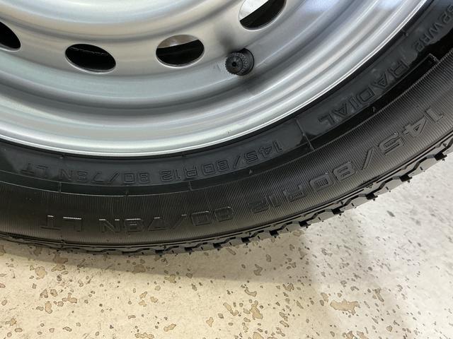 ハイゼットトラックジャンボスタンダード 切替式4WD ラジオデッキ 3方開切替式4WD CVT ラジオ 3方開 前後コーナーセンサー オートマチックハイビーム スマアシ オートライト アイドリングストップ 横滑り防止装置 スペアキー有り マニュアルエアコン ラバーマット(京都府)の中古車