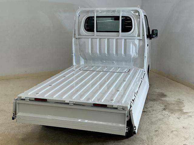 ハイゼットトラックスタンダード 切替式4WD ラジオデッキ 3方開 スマアシ切替式4WD ラジオデッキ 3方開 前後コーナーセンサー オートライト スペアキー有り アイドリングストップ 横滑り防止装置 スマアシ マニュアルエアコン 12V電源ソケット ヘッドライトレベライザー(京都府)の中古車