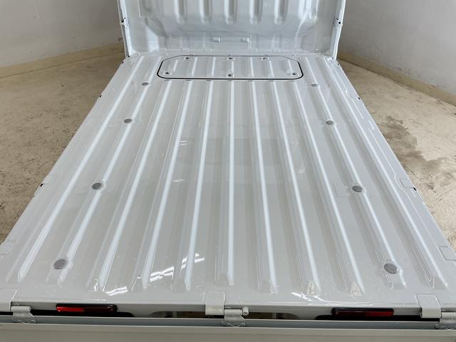 ハイゼットトラックスタンダード 切替式4WD ラジオデッキ 3方開 スマアシ切替式4WD ラジオデッキ 3方開 前後コーナーセンサー オートライト スペアキー有り アイドリングストップ 横滑り防止装置 スマアシ マニュアルエアコン 12V電源ソケット ヘッドライトレベライザー(京都府)の中古車