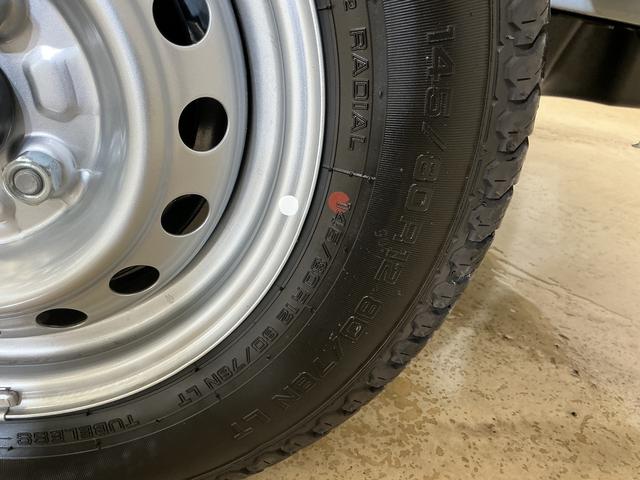 ハイゼットトラックスタンダード 切替式4WD ラジオデッキ 3方開 スマアシ切替式4WD ラジオデッキ 3方開 前後コーナーセンサー オートライト スペアキー有り アイドリングストップ 横滑り防止装置 スマアシ マニュアルエアコン 12V電源ソケット ヘッドライトレベライザー(京都府)の中古車