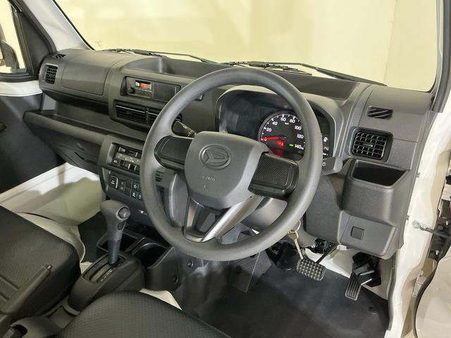 ハイゼットトラックスタンダード　切替式４ＷＤ　ラジオデッキ　３方開　スマアシ切替式４ＷＤ　ラジオデッキ　３方開　前後コーナーセンサー　スマートアシスト　オートライト　アイドリングストップ　横滑り防止装置　マニュアルエアコン　ヘッドライトレベライザー　１２Ｖ電源ソケット（京都府）の中古車