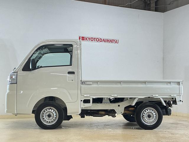 ハイゼットトラックスタンダード　切替式４ＷＤ　ラジオデッキ　３方開　スマアシ切替式４ＷＤ　ラジオデッキ　３方開　前後コーナーセンサー　スマートアシスト　オートライト　アイドリングストップ　横滑り防止装置　マニュアルエアコン　ヘッドライトレベライザー　１２Ｖ電源ソケット（京都府）の中古車