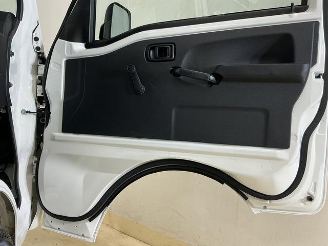 ハイゼットトラックスタンダード　切替式４ＷＤ　ラジオデッキ　３方開　スマアシ切替式４ＷＤ　ラジオデッキ　３方開　前後コーナーセンサー　スマートアシスト　オートライト　アイドリングストップ　横滑り防止装置　マニュアルエアコン　ヘッドライトレベライザー　１２Ｖ電源ソケット（京都府）の中古車