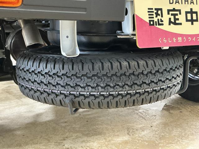 ハイゼットトラックスタンダード　切替式４ＷＤ　ラジオデッキ　３方開　スマアシ切替式４ＷＤ　ラジオデッキ　３方開　前後コーナーセンサー　スマートアシスト　オートライト　アイドリングストップ　横滑り防止装置　マニュアルエアコン　ヘッドライトレベライザー　１２Ｖ電源ソケット（京都府）の中古車