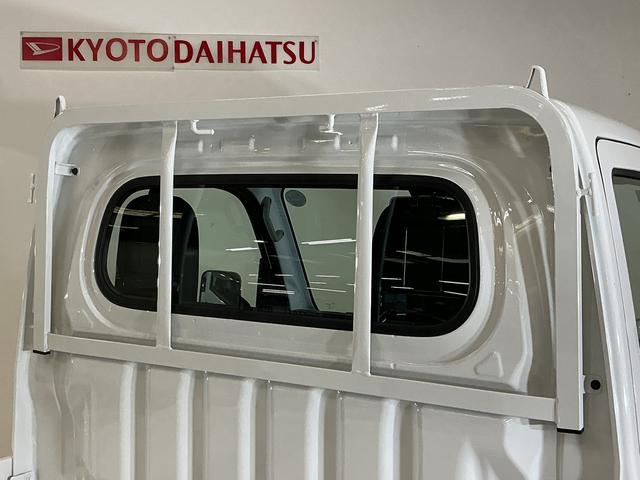 ハイゼットトラックスタンダード　切替式４ＷＤ　ラジオデッキ　３方開　スマアシ切替式４ＷＤ　ラジオデッキ　３方開　前後コーナーセンサー　スマートアシスト　オートライト　アイドリングストップ　横滑り防止装置　マニュアルエアコン　ヘッドライトレベライザー　１２Ｖ電源ソケット（京都府）の中古車