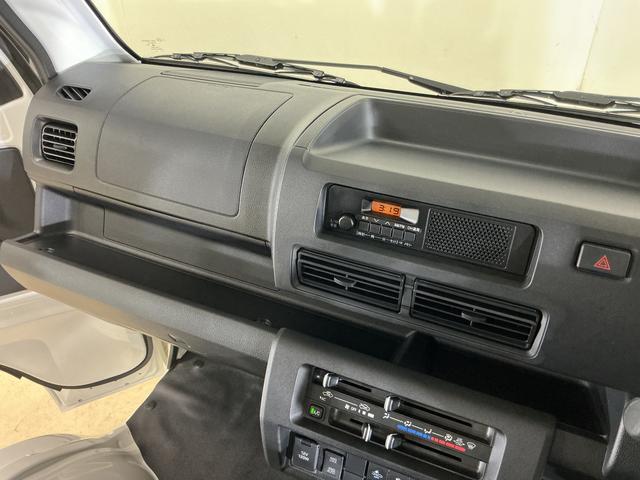 ハイゼットトラックスタンダード　切替式４ＷＤ　ラジオデッキ　３方開　スマアシ切替式４ＷＤ　ラジオデッキ　３方開　前後コーナーセンサー　スマートアシスト　オートライト　アイドリングストップ　横滑り防止装置　マニュアルエアコン　ヘッドライトレベライザー　１２Ｖ電源ソケット（京都府）の中古車