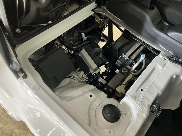 ハイゼットトラックスタンダード　切替式４ＷＤ　ラジオデッキ　３方開　スマアシ切替式４ＷＤ　ラジオデッキ　３方開　前後コーナーセンサー　スマートアシスト　オートライト　アイドリングストップ　横滑り防止装置　マニュアルエアコン　ヘッドライトレベライザー　１２Ｖ電源ソケット（京都府）の中古車