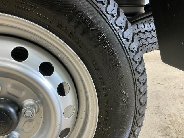 ハイゼットトラックスタンダード　切替式４ＷＤ　ラジオデッキ　３方開　スマアシ切替式４ＷＤ　ラジオデッキ　３方開　前後コーナーセンサー　スマートアシスト　オートライト　アイドリングストップ　横滑り防止装置　マニュアルエアコン　ヘッドライトレベライザー　１２Ｖ電源ソケット（京都府）の中古車