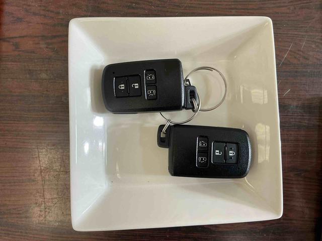ノアG ナビ バックカメラ ETC ドライブレコーダー 2WDナビ バックカメラ ETC ドライブレコーダー フルセグチューナー ブルートゥース対応 両側リヤパワースライドドア プッシュボタンエンジンスタート LEDヘッドライト オートエアコン オートライト(京都府)の中古車